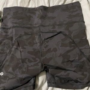 Size 10 6” fast and free short black camo with pockets